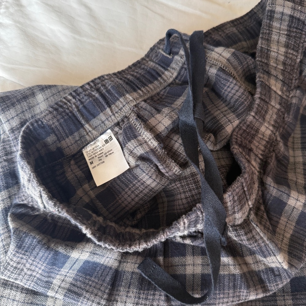 Uniqlo Flannel Pants - Picture 4 of 6